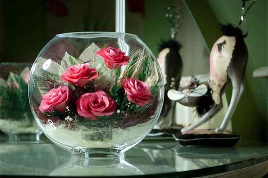 Живые цветы в стекле