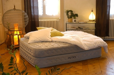 Надувная кровать